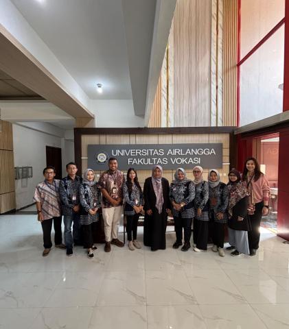Foto Bersama Kegiatan Benchmarking